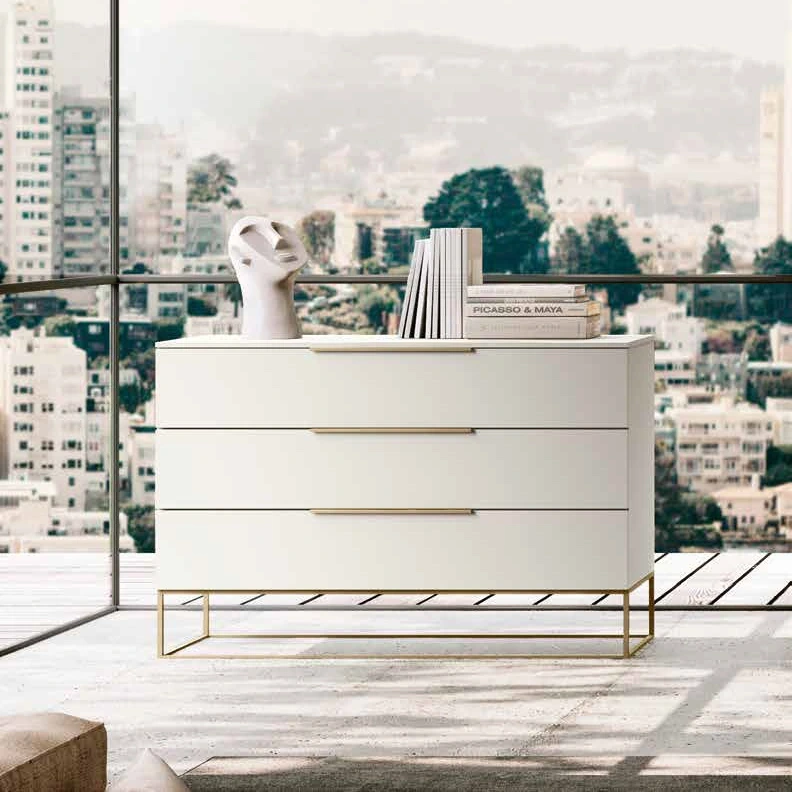 comò bianco e ottone