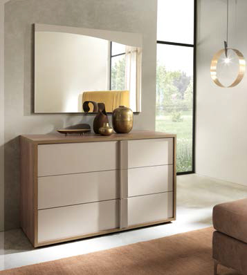 Camera matrimoniale moderna con armadio, comò e comodini in Noce naturale e cachemire