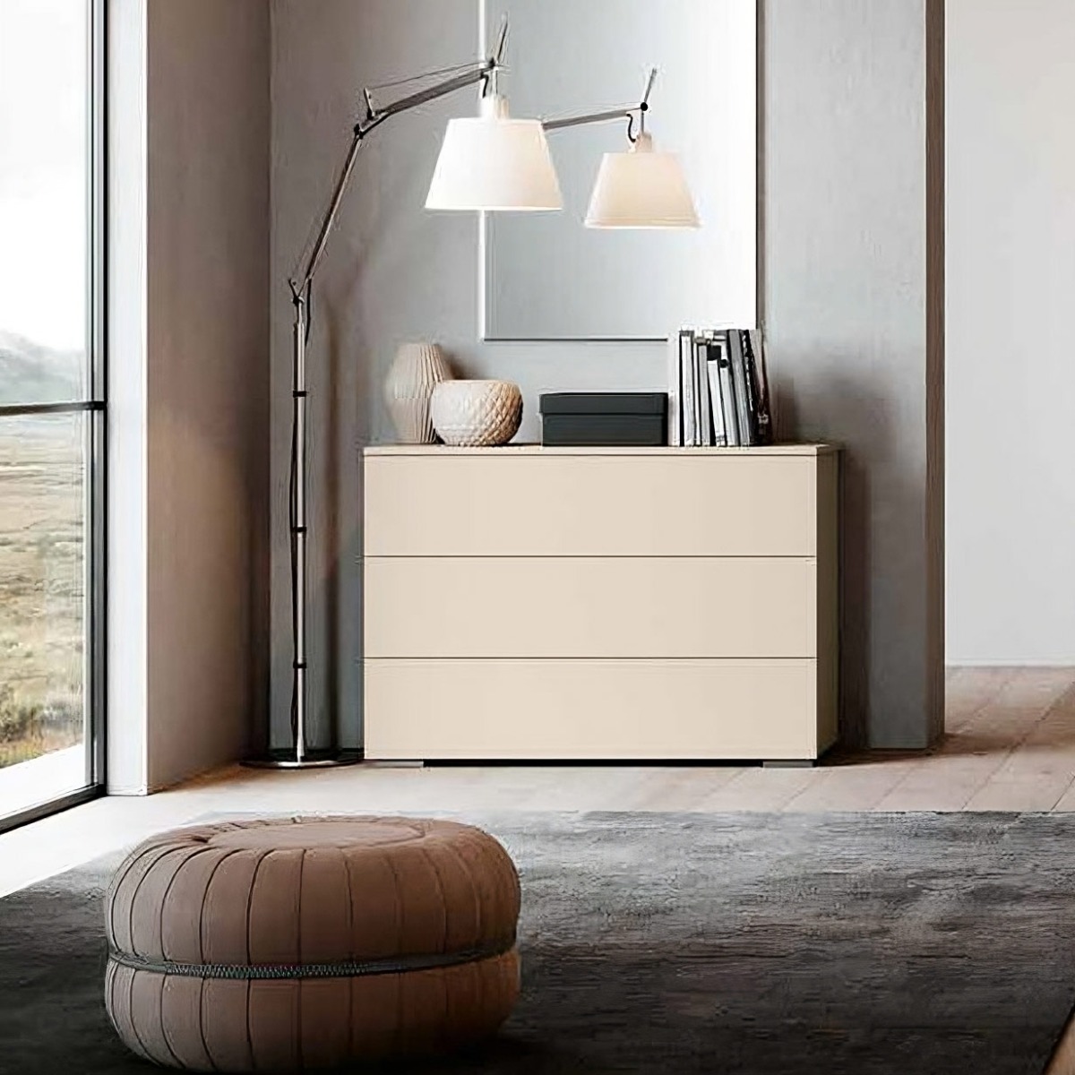 comò con apertura a presa laterale