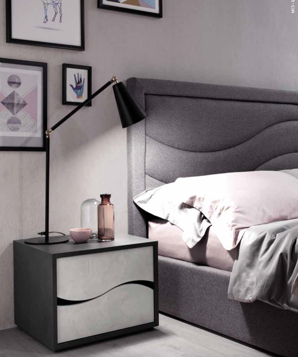 Set moderno composto da comodini e comò, finitura grigio resina chiaro e grigio resina scuro, made in Italy