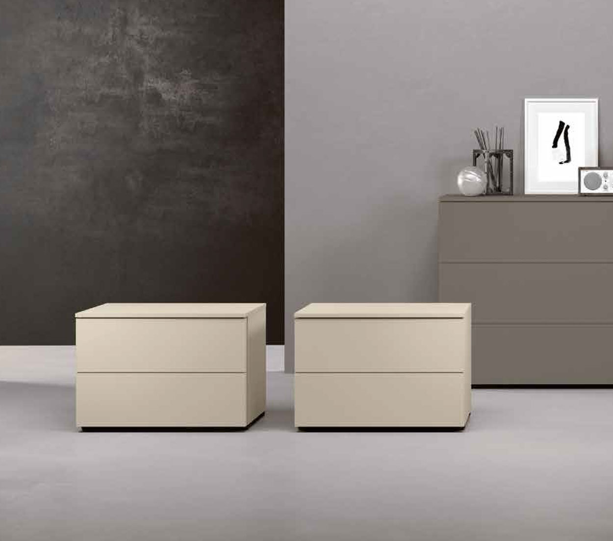 Coppia di comodini moderni con 2 cassetti, finitura Orzo