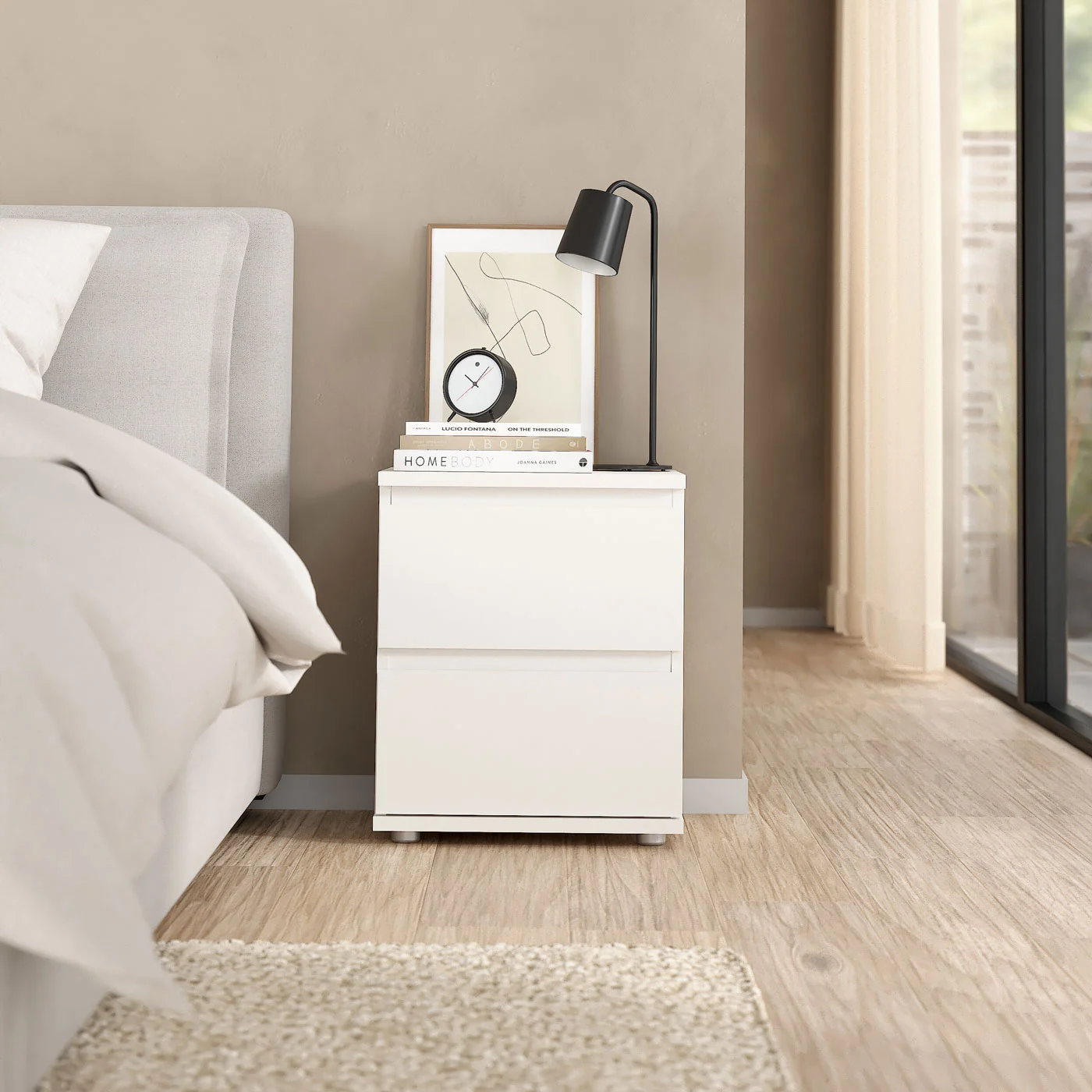 comodino con due cassetti 