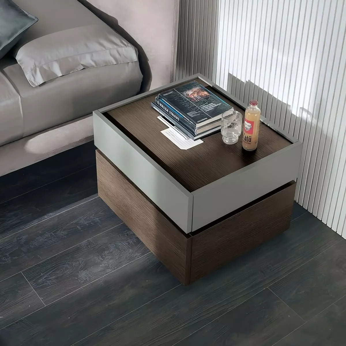 comodino stretto replay