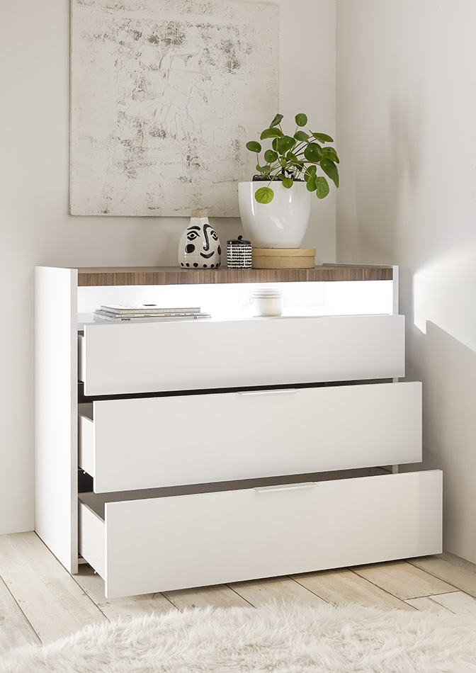 Comò moderno 3 cassetti, finitura Bianco opaco e Noce Stelvio. Guide ammortizzate