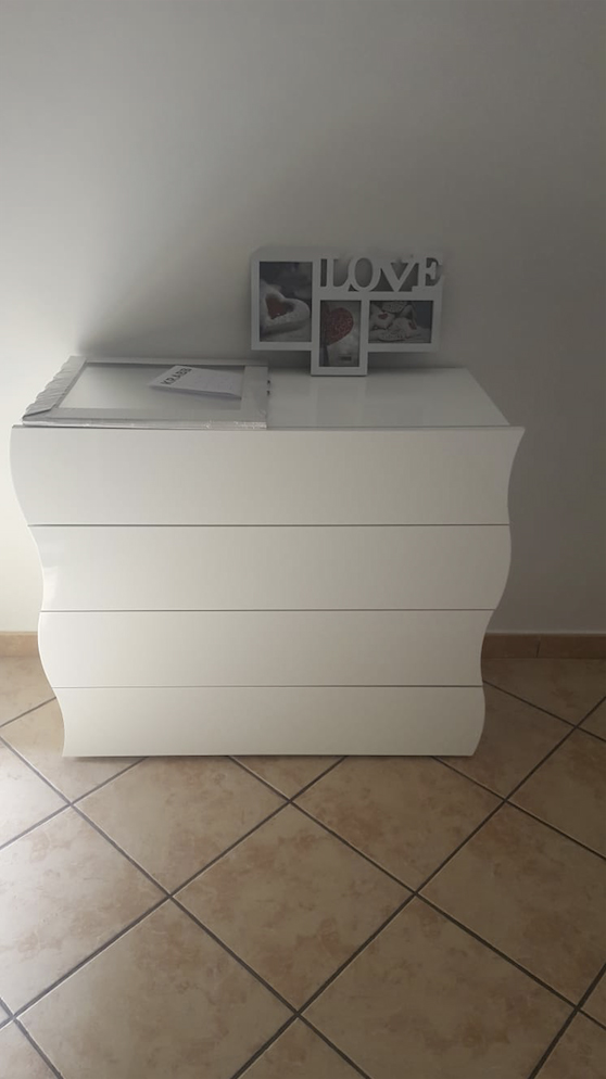 ACQUISTA ANCHE TU Comò Bianco Lucido con 4 cassetti sagomati, linea onda