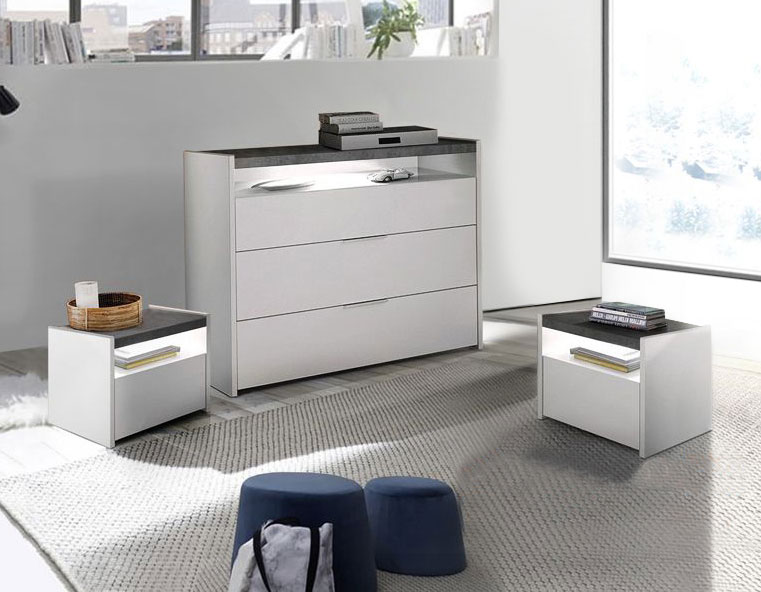 comò e comodini bianchi e ossido