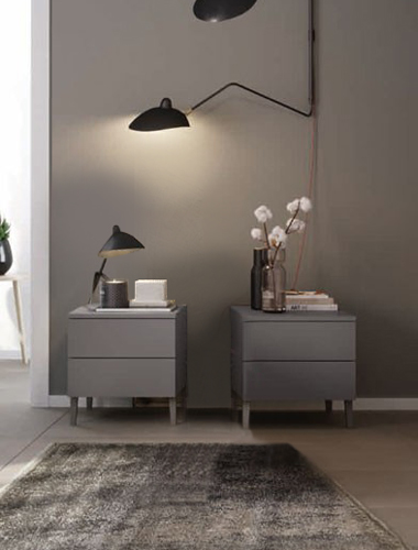 Coppia di comodini moderni a 2 cassetti con piedini, finitura Grigio titanio