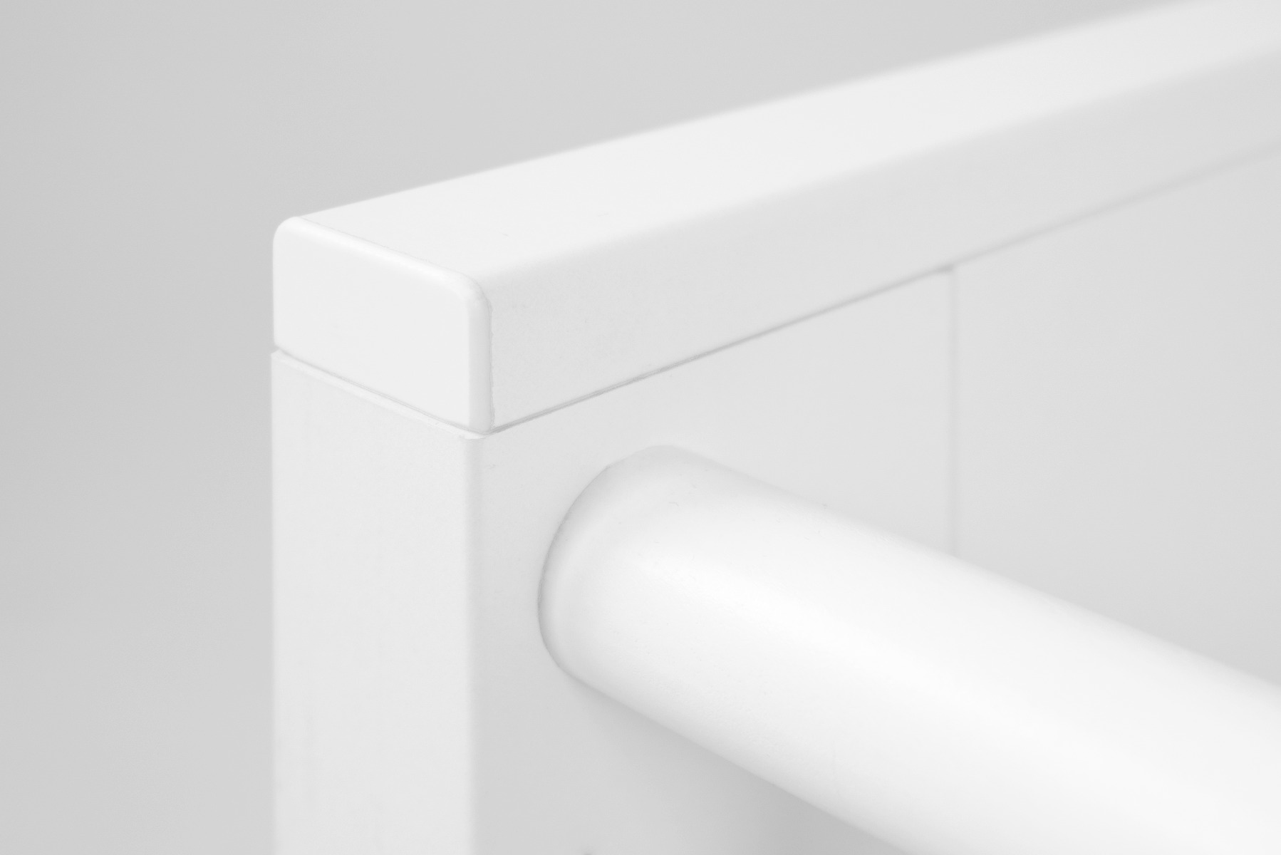 Culla moderna in finitura bianca per bambini