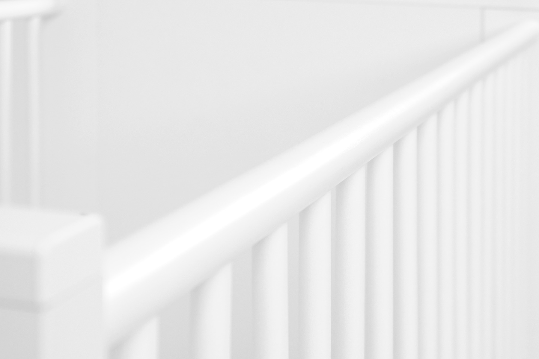 Culla moderna in finitura bianca per bambini