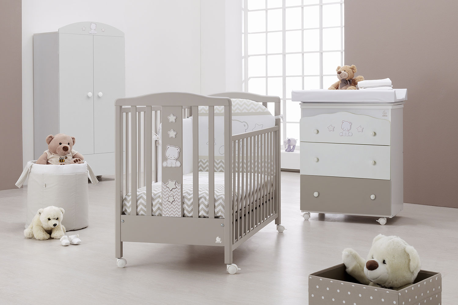 Culla moderna Teddy con ruote, finitura Choco con decori Tortora