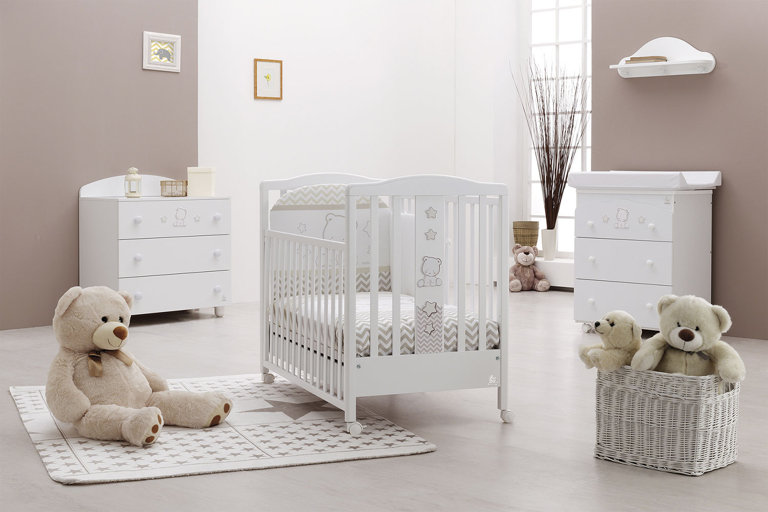 Culla moderna Teddy con ruote, bianca con decori Tortora