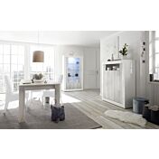 Sala completa di design con Madia Alta, Vetrina e Tavolo allungabile, finitura Pino Bianco e Bianco Lucido