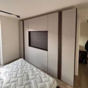 armadio con pannello tv