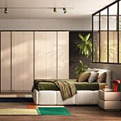 Camera da letto con letto imbottito, armadio e comodini