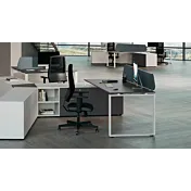 Scrivania angolare con mobiletto contenitore L.240 H.75 P.100/182, Cadaques, Grigio titanio, Bianco opaco