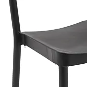 sedia nera per giardino