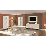 salotto con vetrina e madia