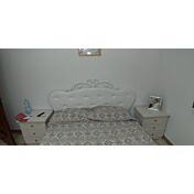 Elegante Letto matrimoniale con fregio a cuore e testata imbottita,  Bianco 