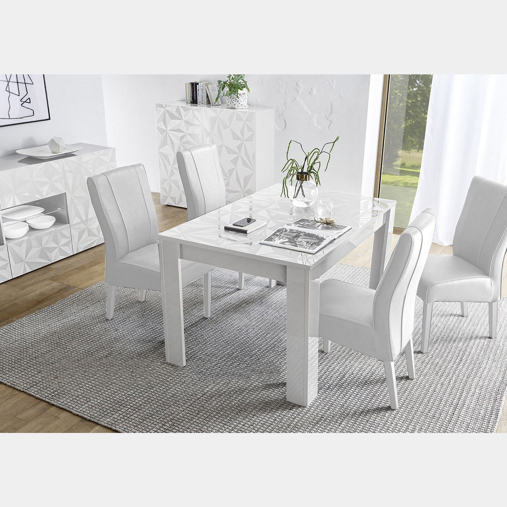 Tavolo moderno con serigrafia prismatica e 6 posti a sedere, finitura bianco  lucido