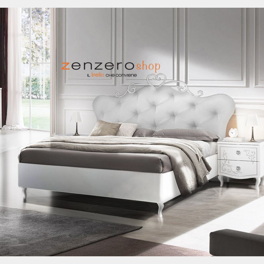 elegante-letto-matrimoniale-con-fregio-a-cuore-e-testata-imbottita
