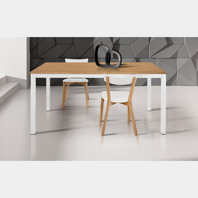Tavolo moderno in rovere con struttura in metallo 110x70