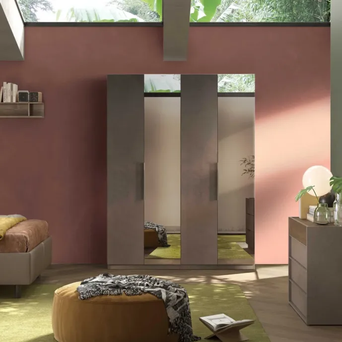 armadio con specchi bronzati