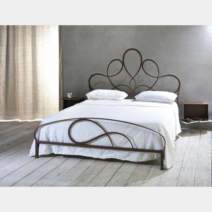 Letto in ferro battuto  Puccini effetto corten, made in Italy