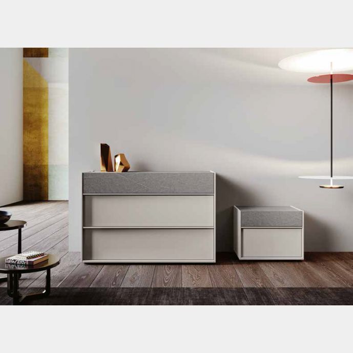 Set Bali completo di comò e 2 comodini, finitura Grigio seta e Graniglia scura