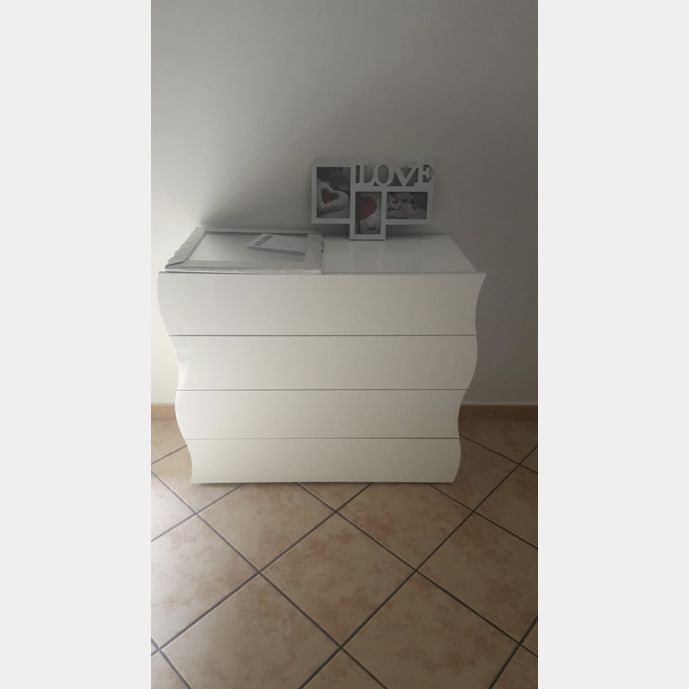 ACQUISTA ANCHE TU Comò Bianco Lucido con 4 cassetti sagomati, linea onda