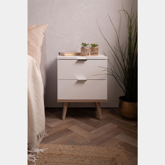 Coppia di Comodini nordici in finitura bianco con piedi in legno