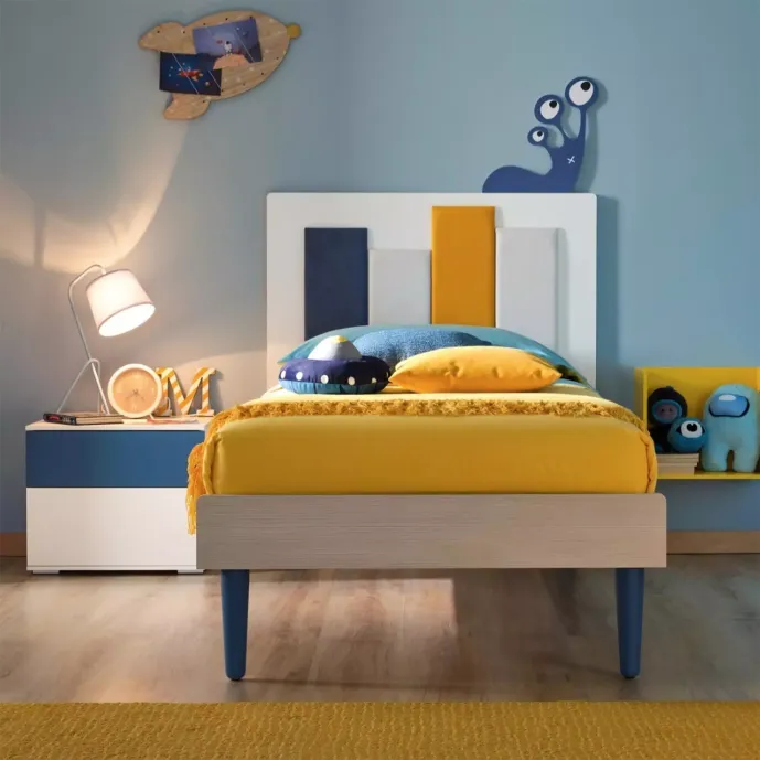 letto singolo blu e larice