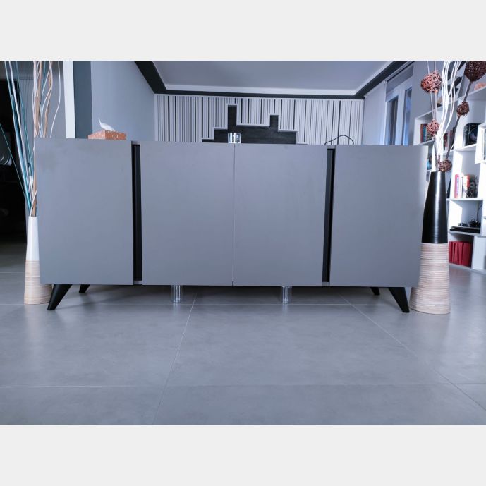 Credenza Madia 4 ante con maniglia a gola, finitura Grigio Seta Nobilitato