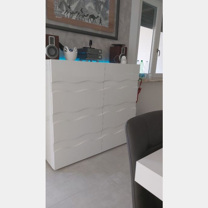 Credenza  Madia contenitore onda a 2 ante, finitura bianco lucido, design moderno