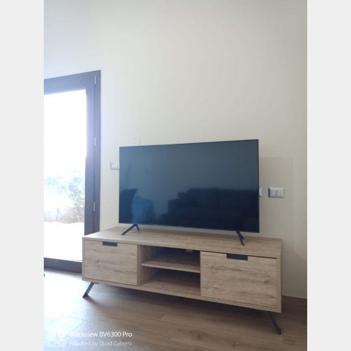 Moderno Mobile porta tv alto, porta tv "Wood" Moderno di Design, 156x51 cm