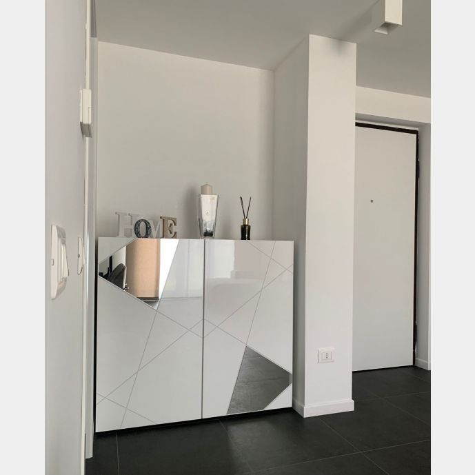 Credenza Madia moderna serigrafata con 2 ante e specchi in finitura Bianco lucido