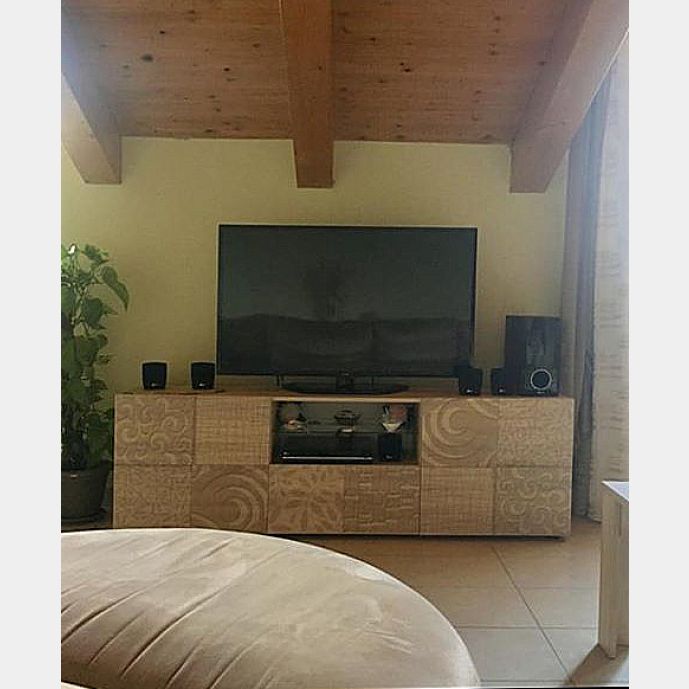 ACQUISTA ANCHE TU Base porta TV in rovere serigrafato con 2 ante e 1 cassetto