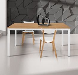 Tavolo moderno in rovere con struttura in metallo 110x70