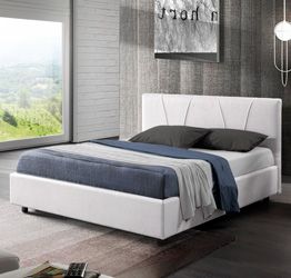 Letto matrimoniale Iris, imbottito con tessuto colore Bianco