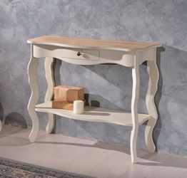 Consolle in legno color avorio, arte povera con ripiano inferiore e gambe sagomate 104x85