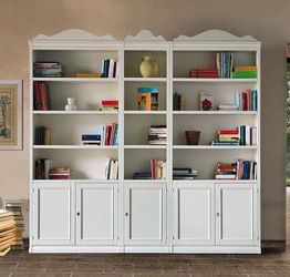 Libreria classica 5 ante in legno, finitura latte 