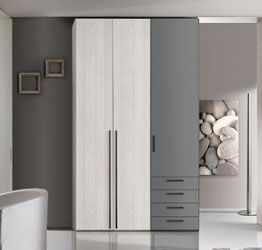 Armadio moderno L.151 a 3 ante e 4 cassetti H.257, finitura Grigio Titanio e Rovere bianco