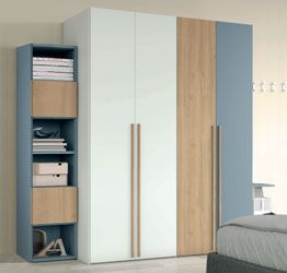 Armadio moderno con 4 ante battenti in finitura Bianco opaco, Rovere Oak e Cenere