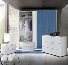 Set zona notte con Armadio Vertigo, Comò e Coppia Comodini, Bianco opaco e Blu