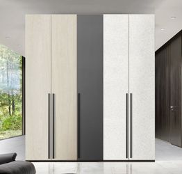Armadio moderno L.226 a 5 ante battenti H.257, finiture Noce brina, Cemento Artico e Grigio Titanio