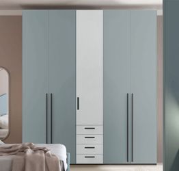 Armadio moderno L.226 a 5 ante e 4 cassetti H.257, finiture Cenere e Grigio Dorian