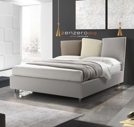 Letto matrimoniale Alkes in ecopelle in finitura grigio seta, bianco panna e tortora