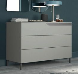 Comò moderno con apertura push-pull e piedini in finitura Grigio dorian