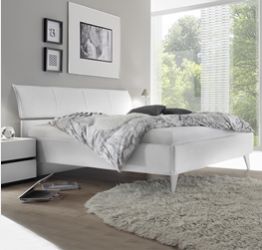 Letto matrimoniale bianco con contenitore con piedini in legno