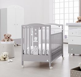 Culla moderna Teddy con ruote, finitura Grigio con decori in tinta