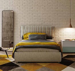 Letto piazza e mezzo imbottito in tessuto a righe beige